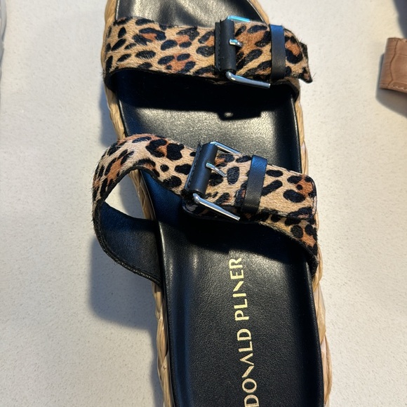 2 pair Donald Pliner sandals. Size 8.5 - Picture 4 of 10